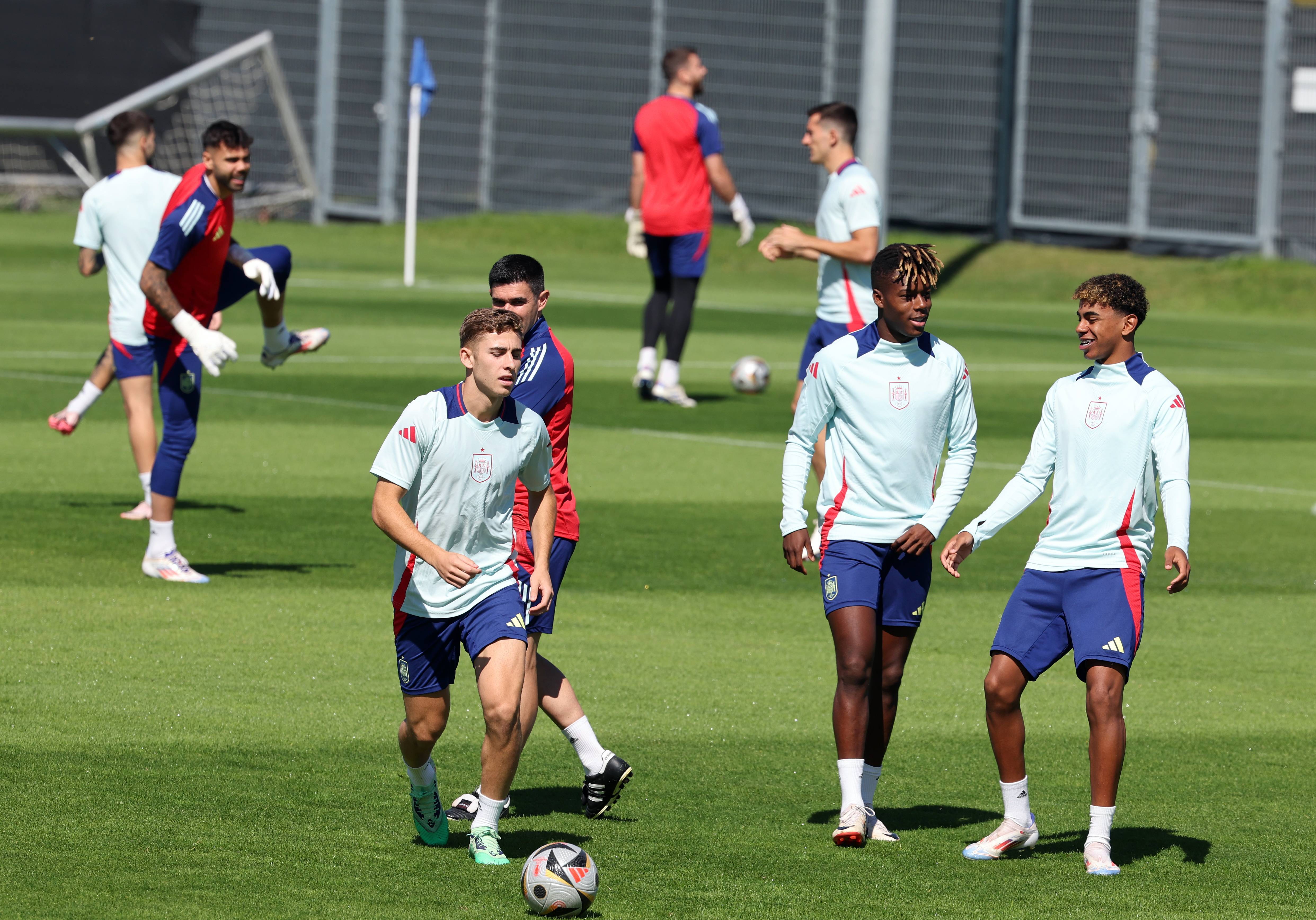 篮球半决赛：西班牙队击败对手