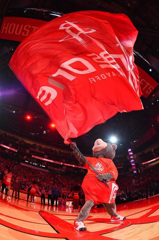 熊队不敌湖人，马丁斯全场最佳分难奏胜利