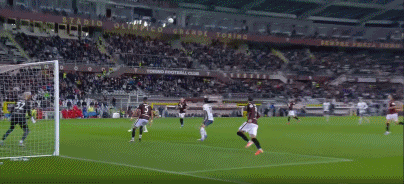 包含都灵后卫在比赛中停球巧妙突入禁区的词条