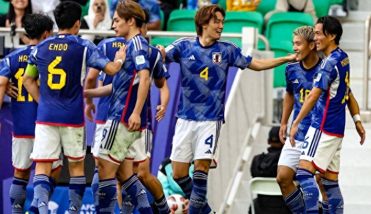 包含殖民地客场轻松赢球，积分榜上升的词条