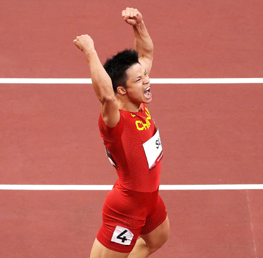 塞尔维亚自行车选手速度飙升，夺得第三