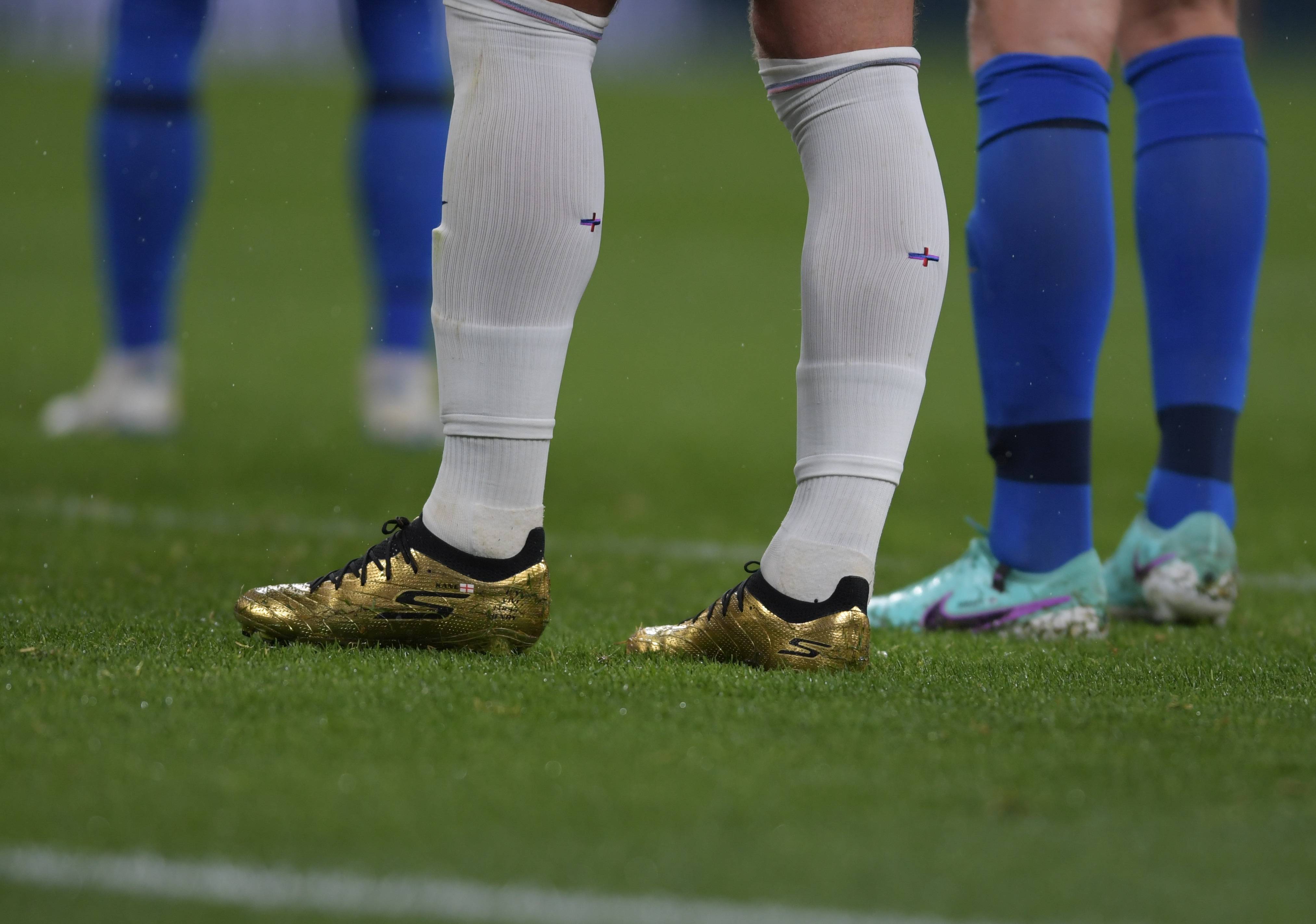 包含芬兰队在比赛中实现逆转，晋级前景乐观的词条