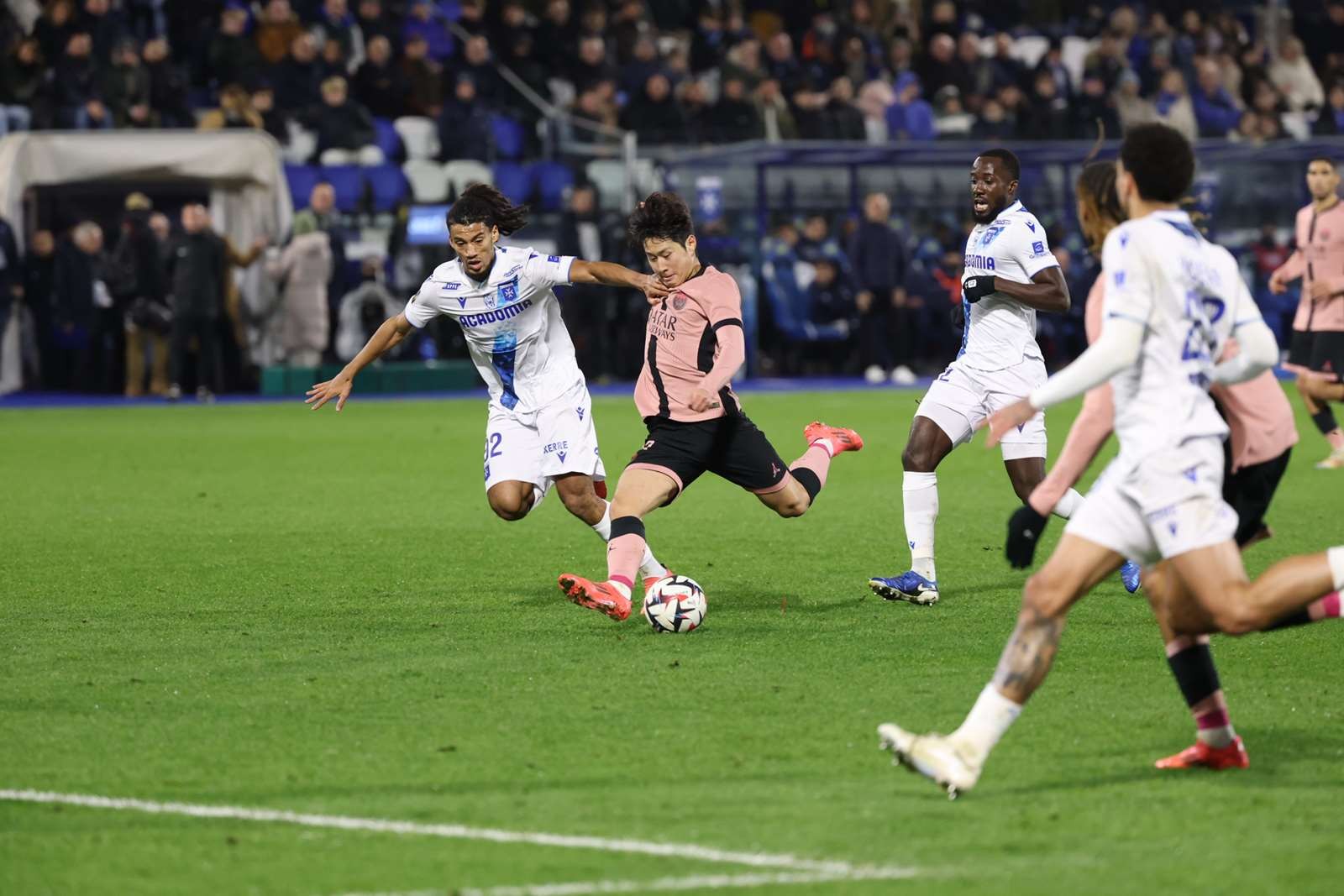 南特客场击败巴黎圣日耳曼，引发轰动