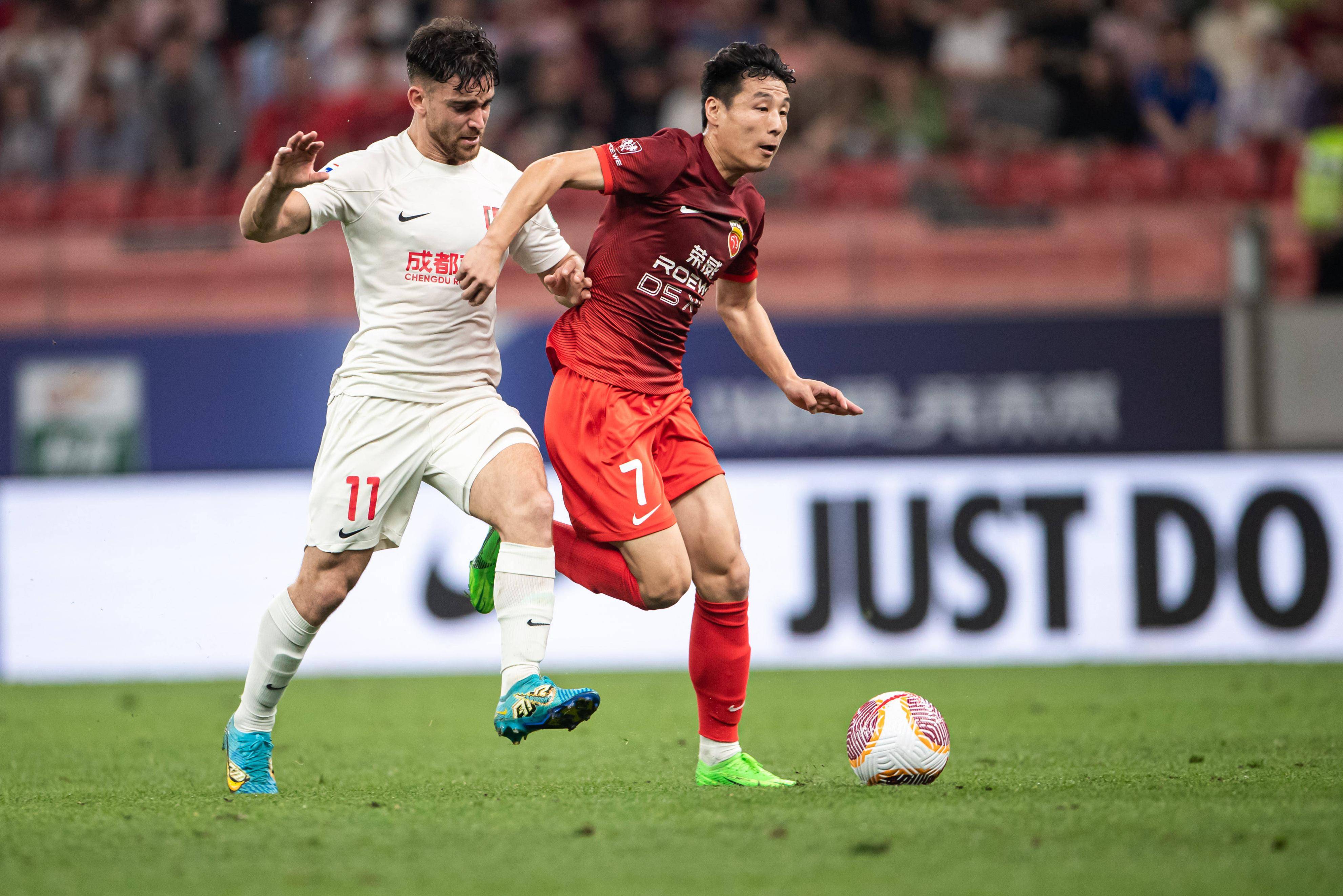 中超球队豪取胜利，稳步前行淘汰赛