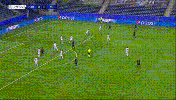 包含波尔图错失单刀球，泰山门将神勇扑救成最大功臣！的词条