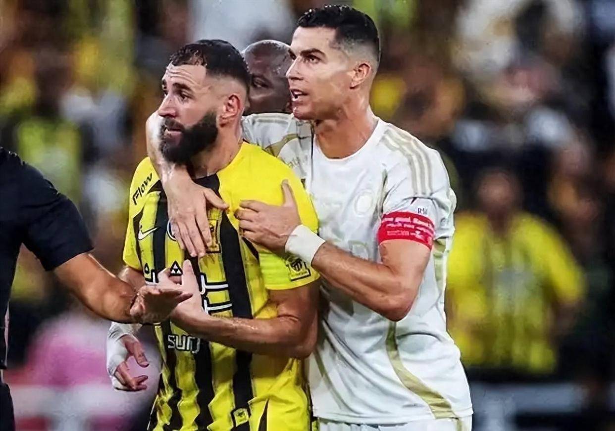 本泽马开场5分钟连进两球，武磊防线形同虚设！的简单介绍