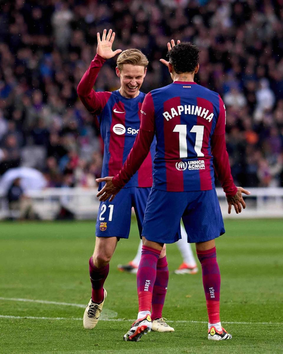 关于巴萨重伤倒地，曼联全队围拢祈祷，场面感人的信息