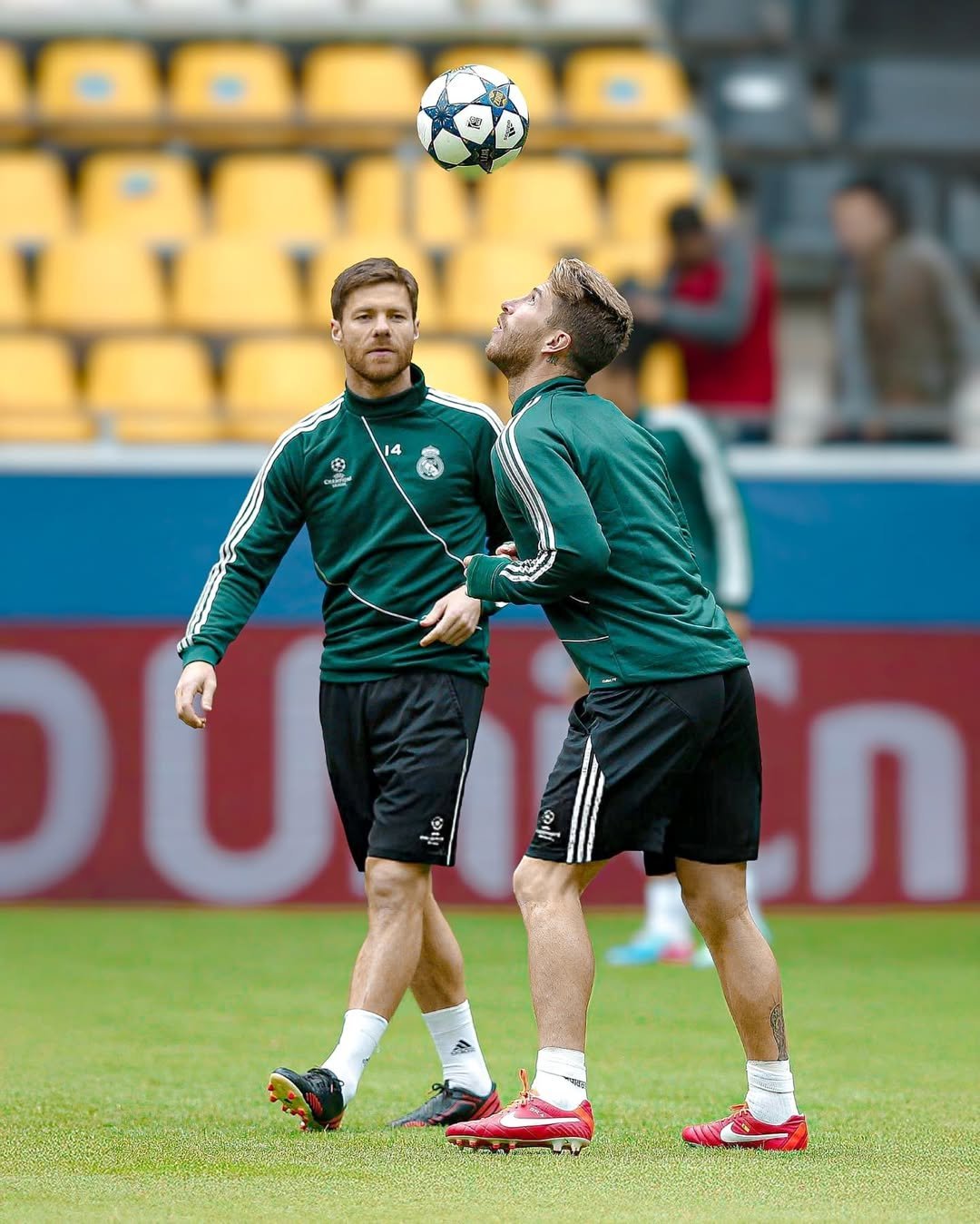 莱万多夫斯基赛事官方发布比分优势明显新规,TL争议不断!