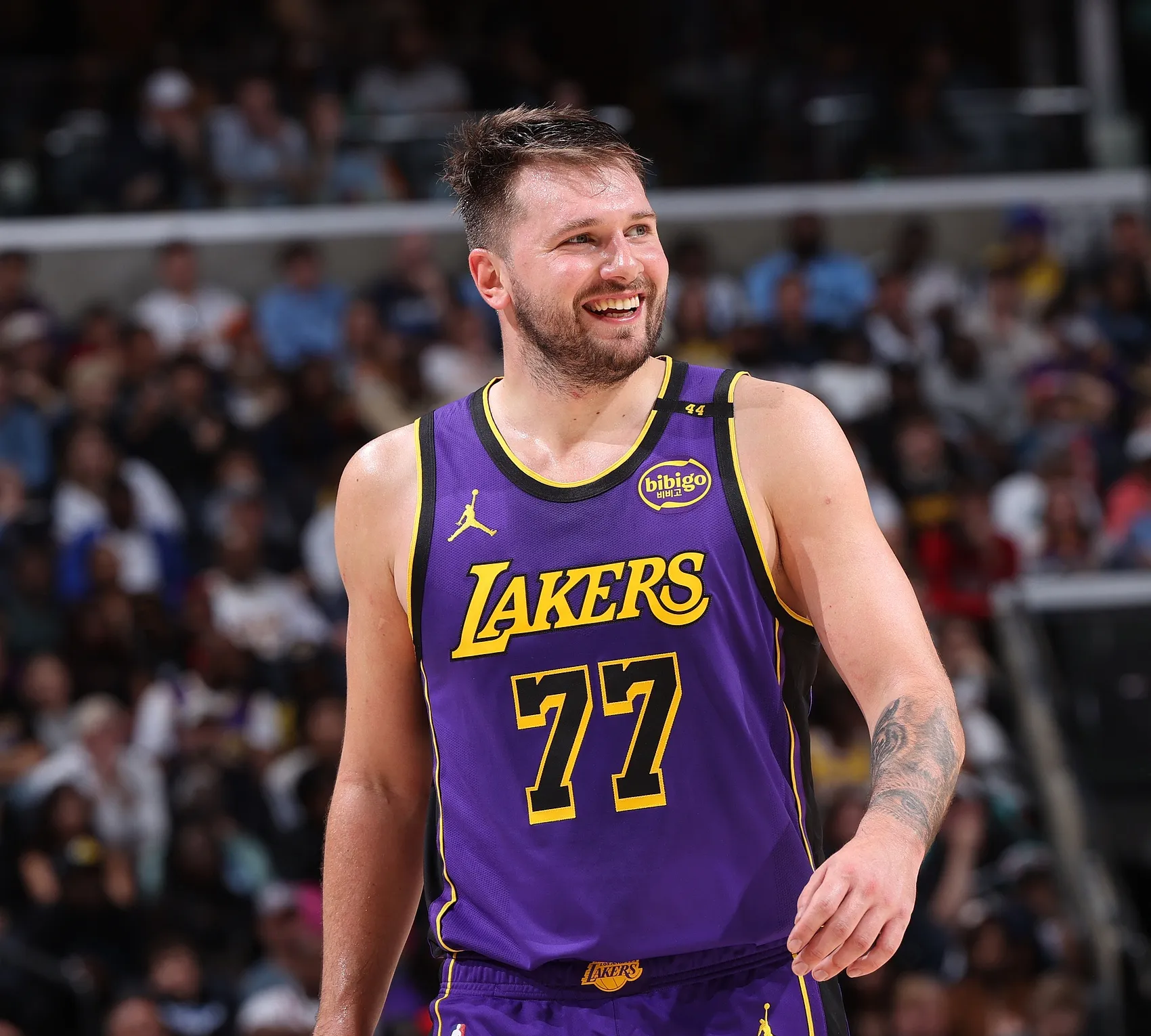 东契奇爆冷击败塞尔维亚队,关键助攻引爆全场!