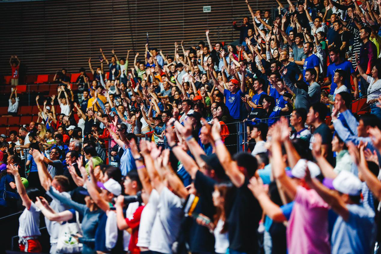 Doinb回归赛场,惊险取胜首场状态亮眼,雄鹿观众沸腾!